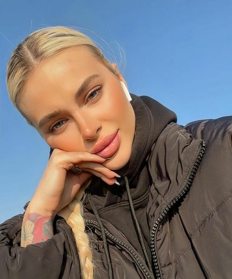 Angelika Kramer naked star gallery