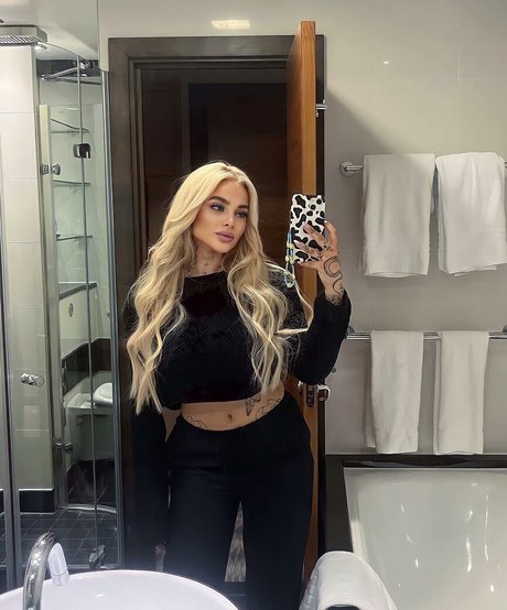 Angelika Kramer naked pornstar image