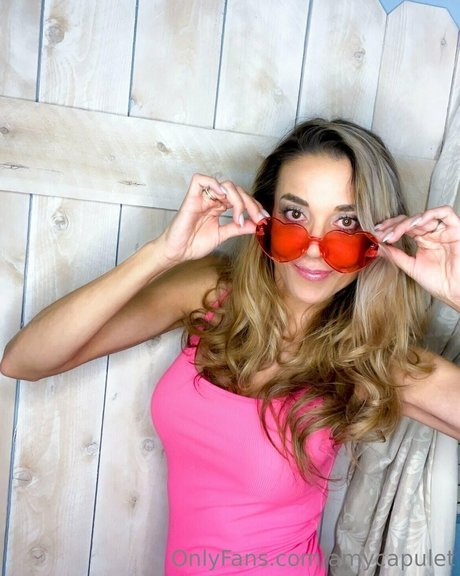 amycapulet perfect model photos