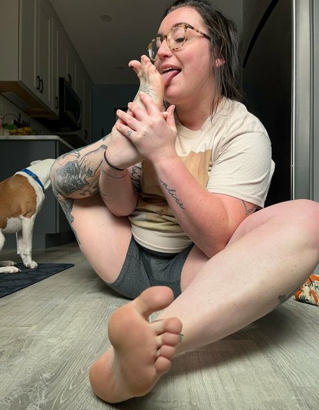 lovethesemilkytitties model nice pic