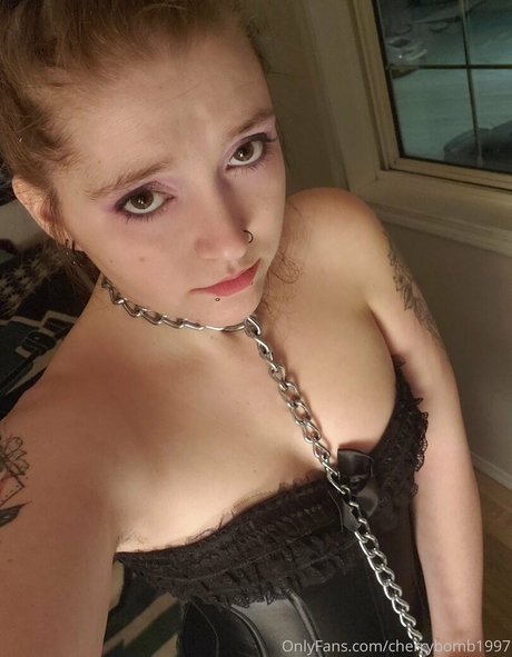 dreadfuldesire art model pics