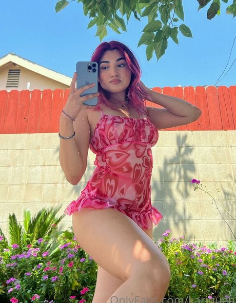 karinugh star pornographic picture