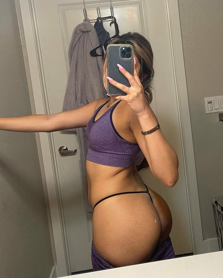 karinugh hot star pics