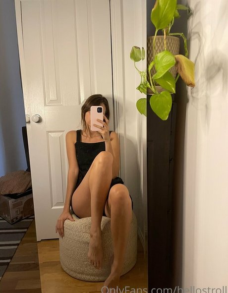 hellostroll model pornographic pic