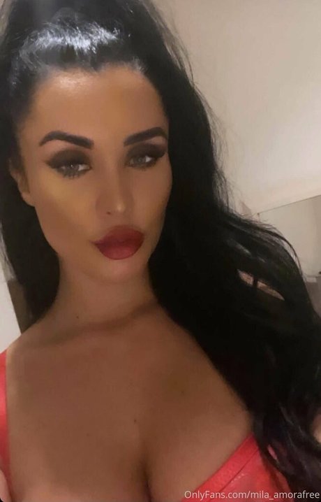 mila amora x model top pic