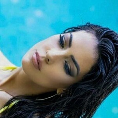 alileeof model top images