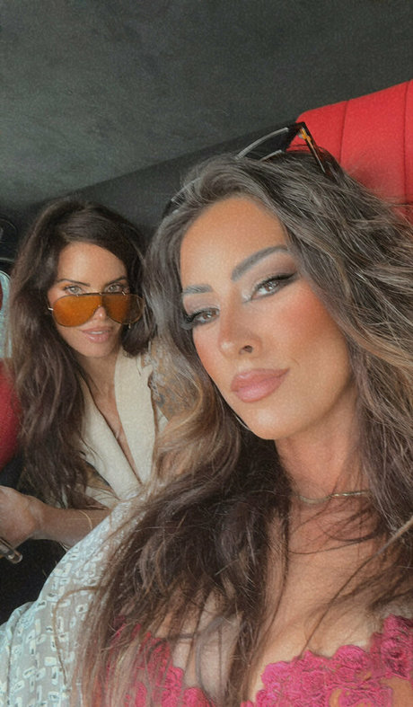 alileeof art model gallery