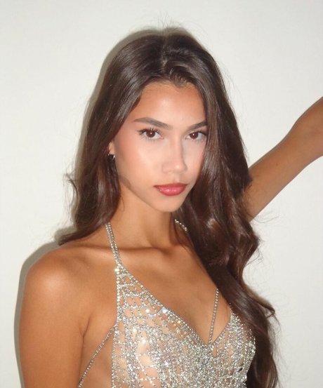 yasmindlm pornographic model picture