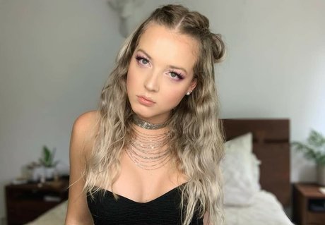 Maya V Henry sexy star picture