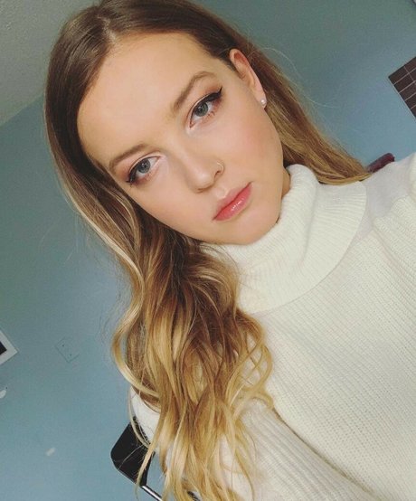 Maya V Henry top model image