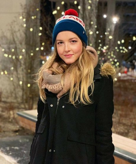 Maya V Henry star naked picture