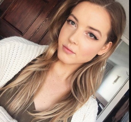 Maya V Henry pornstar high quality image