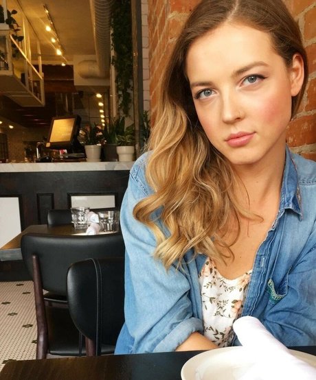 Maya V Henry model pretty photo