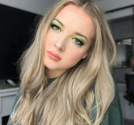 Maya V Henry pornstar adult photo