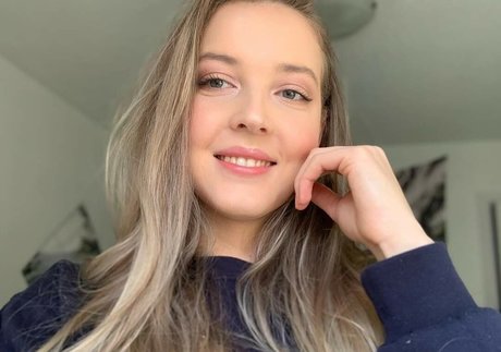 Maya V Henry beautiful star pic