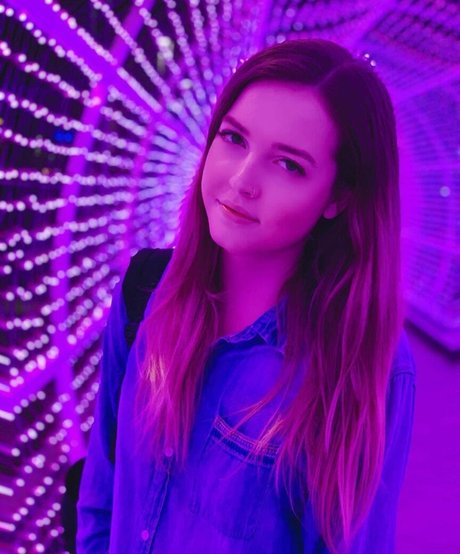 Maya V Henry naked pornstar pictures