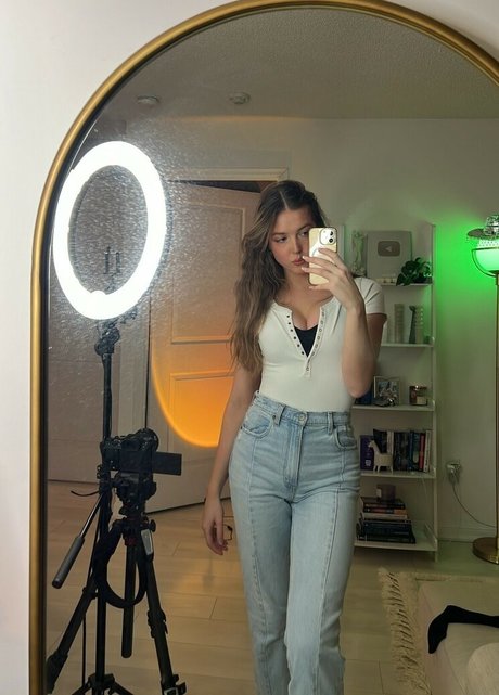 Maya V Henry nude model images