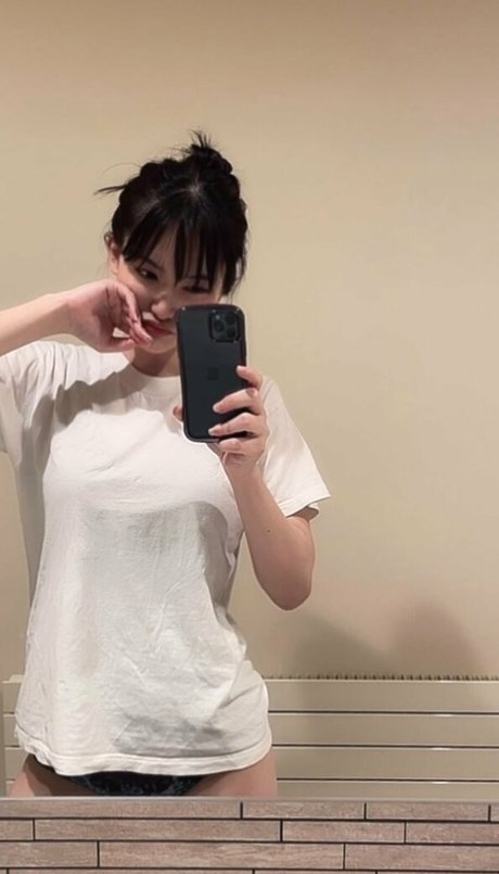 johhzt model nude pictures