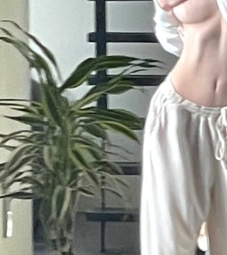 johhzt exclusive star img