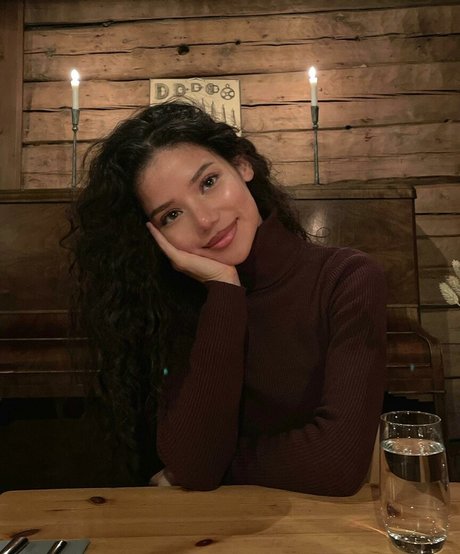 Dina Denoire naked model images