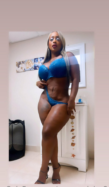 morena juice2 model best pics