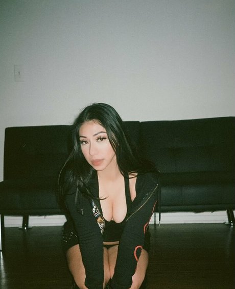 Diemonds x model adult images