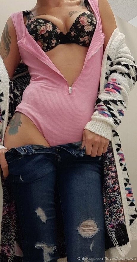 loves2swallowu model high quality pics