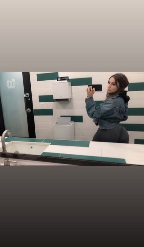 Chloe Flores nude actress images