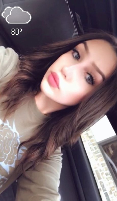 Chloe Flores pornstar nude photo