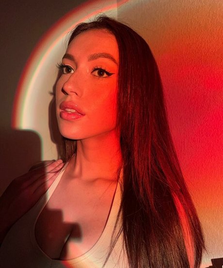 Clara Gomez erotic actress pics