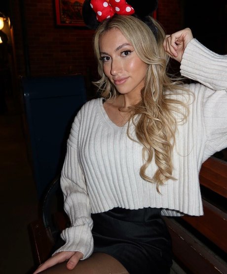 Clara Gomez model top pictures