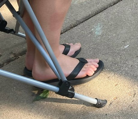 slendersolesmom model porn image