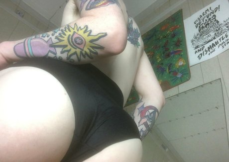 faguettemikah nude star archive