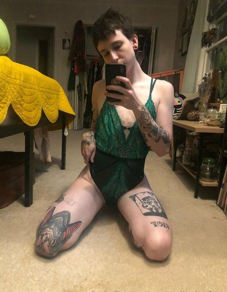 faguettemikah star sexy pictures