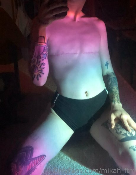 faguettemikah sexy pornstar image