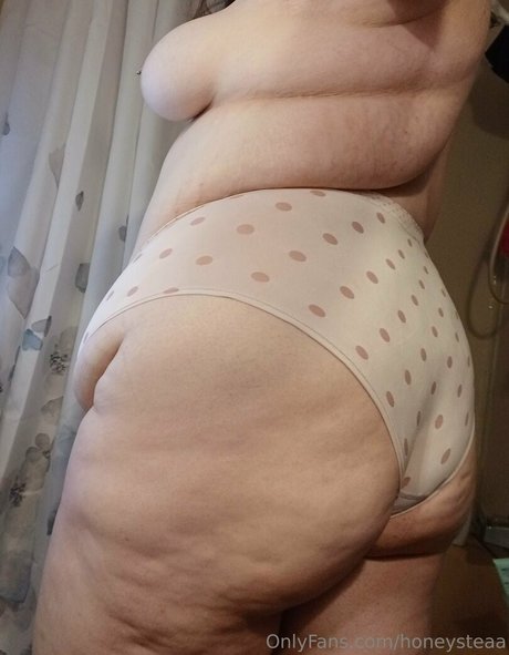 honeysteaa pornographic model gallery