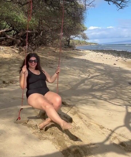 Mayan Lopez naked star picture