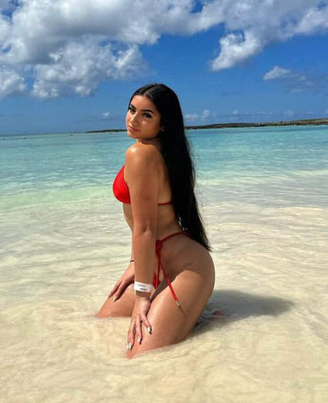 Tatiana McQuay naked model pics