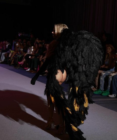 Alison Bowles art star img