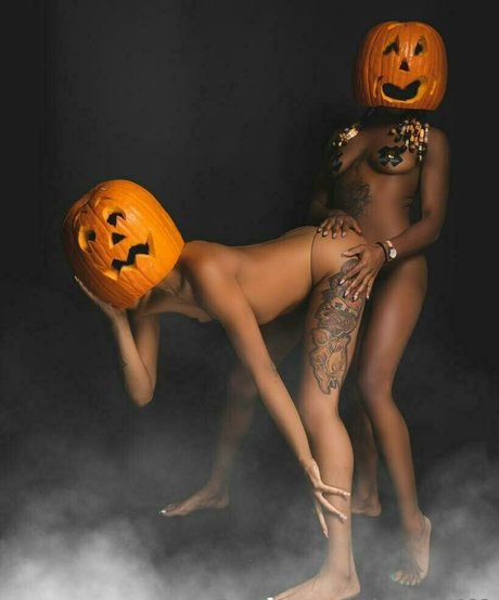 lesbehonest123 pornstar exclusive image