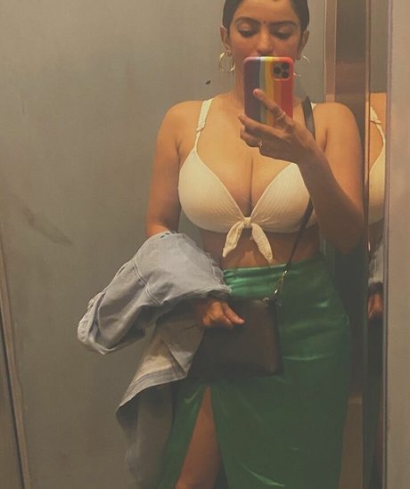 Vaibhavi Joshi top model photo