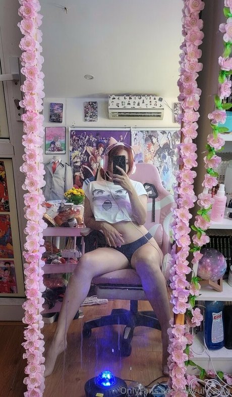 Neyu H Cosplay erotic model pic