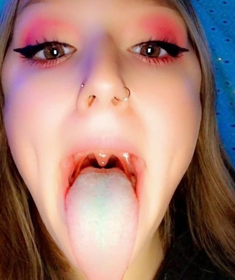 Alana Kinley sexy actress pictures