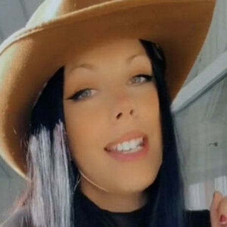 Malinmeral sex model img