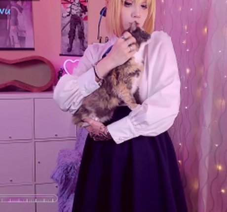 Recurbate S model beautiful image