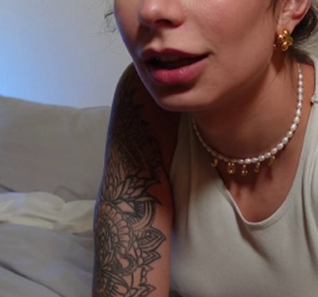 Recurbate S pretty pornstar picture