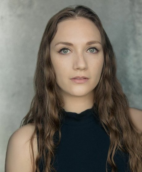 Anna Demetriou star free photos