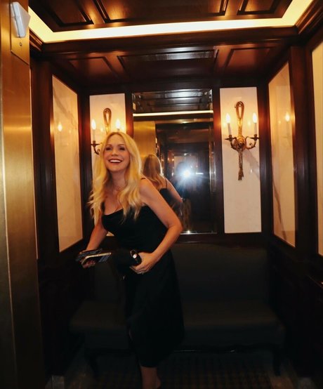 Barbara Alyn Woods star exclusive picture