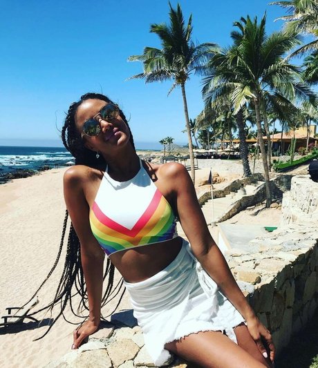 Heather Hemmens art model image