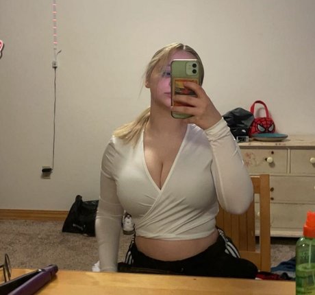 petite girls onlyfans nudes images